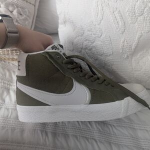 Green blazers Nike size 6 women's